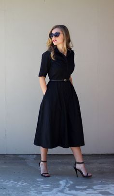 My style is classic. I like simple, clean, traditional, timeless, tailored and put together pieces. - shirts, tie dye, vintage, flannel, monogrammed, couple shirt *ad How To Wear Belts, Sukienki Maksi, Best Casual Dresses, Wear Black Dresses, Graduation Style, Inspired Outfits, Mode Vintage, Office Outfits, Work Fashion