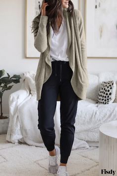 Fisdy - Cárdigan con cuello chal y frente abierto en un elegante tono neutro Shawl Neckline, Joggers Outfit, Athleisure Outfits, Mom Outfits, Fall Winter Outfits, Outfits Casuales, Work Casual, Primavera Estate, Comfy Outfits