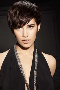 Maybe Trendy We Fryzurach, Brown Straight Hair, Short Dark Hair, Demi Moore, Hot Hair Styles, Short Pixie Haircuts, Trending Hairstyles, Pixie Hairstyles