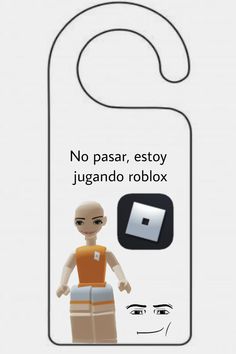 a white door hanger with an image of a lego man and text that reads, no pasar, estoy juggando robox