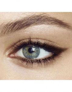 Brown Eyeliner Pencil, Classic Eyeliner, Permanente Make-up, Tutorial Eyeliner, Powdered Eyeliner, Alat Makeup, Eyeliner Styles, Brown Eyeliner