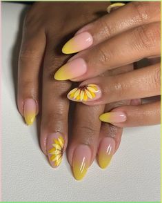 Fall Sunflower Nails, Acrylic Nails Yellow, Sunflower Nail, Sunflower Nail Art, Acrylic Nails Stiletto, Yellow Nail Art, Yellow Nails Design, Simple Fall Nails, Sunflower Nails