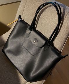 Aesthetic Handbags For School, Longchamp Aesthetic, School Handbags, Workwear Women, University Bag, Products Aesthetic, Professional Workwear, Interview Outfits