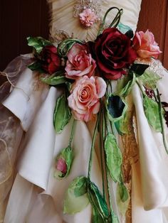 Roses Wedding Dress, Pink Rose Wedding Dress, Gatsby Wedding Dress, Shabby Chic Diy Projects, Fairy Gown, Midsummer Nights Dream Wedding, Rose Wedding Dress, Pink Roses Wedding, Flower Costume