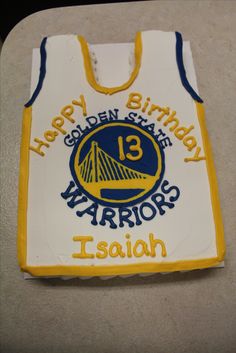 a birthday cake that looks like a basketball jersey with the golden state warriors on it