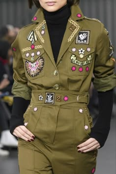 Temporley Military Office, Embellished Jean Jacket, Embellished Coat, Military Inspired Fashion, Street Fashion Women, Clothes Combinations, London Fall, Modern Hijab Fashion, Runway Details