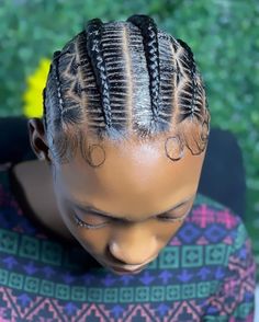 20 Latest and Best Hairstyles for Ladies 2023. - Ladeey Latest Hairstyles For Ladies, Feedin Braids, Trends In 2023, Hairstyles For Ladies, African Lace Styles, Hairstyle Trends, Protective Hairstyles Braids, Lace Styles, Hot Hair Styles