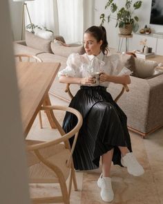 Skirt And Sneaker Outfit, Modest Apparel, Modesty Outfits, Outfits Woman, Modesty Fashion, Designer Outfits, Fashionista Clothes, Church Outfits