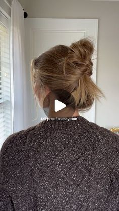 SOPHIE FRAMPTON on Instagram: "How have I gone my whole life without this hack?! 
#easyhair #messybun #easyupdo #quickhairstyles #momhack #buntutorial" Apple Cinnamon Recipes, Cinnamon Recipes, Bun Tutorial, Easy Updos, Clip Hairstyles, Mom Hairstyles, Mom Hacks, Apple Cinnamon, My Whole Life