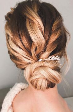 Hairstyles For Reception, Romantic Updo Hairstyles, Updo Bridal, Unique Wedding Hairstyles, Rustic Wedding Hairstyles, Hairstyle Short, Short Hair Bun, Messy Updo