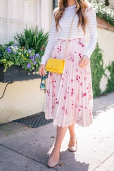 Pretty Skirts, Rock Outfit, Gal Meets Glam, Mode Inspiration, Modest Dresses, Trendy Dresses, Modest Outfits, Skirt Outfits