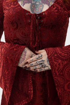 LEPIDOPTERA.- Soft burnout velvet.- Statement velvet artwork.- Long flared bell sleeves.- Maxi length.- Lace up detail.- Lining.- Fitted.With KILLSTAR branding, 53% Polyamide 29% Polyester 18% Elastane.Machine wash cold (30°C) / Do not bleach / Do not tumble dry / Do not iron / Do not dry clean. Imported. Gothic Velvet Dress For Fall, Red Velvet Medieval Dress, Gothic Long Sleeve Velvet Dress, Witchy Outfits, Killstar Clothing, Killstar Dress, Long Sleeve Velvet Dress, Velvet Dress, Dresses Xs