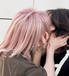 Pink Hair Couple, Wlw Pink Aesthetic, Pink And Black Hair, Girl With Pink Hair, You Are My Moon, Girls Dream, Pink Hair, Brown Hair, بلاك بينك