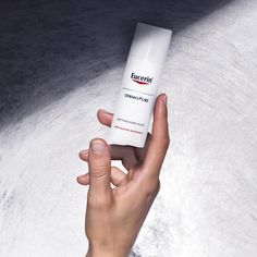 Mattierendes Fluid mit 8h Anti-Glanz Effekt für unreine Haut reduziert Hautunreinheiten und wirkt überschüssiger Sebum-Produktion entgegen. Hilft unreine, zu Akne neigende Haut wieder unter Kontrolle zu bringen. Germany, Skin Care, Makeup, Make Up