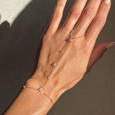 Finger Bracelets, Hand Chain Bracelet, Bracelet Simple, Broken Chain, Hand Chain, Gold Geometric, Bracelet Bangle, Bride Jewellery, Gold Jewelry Fashion