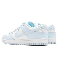 Cute Shoes Athletic, Nike Shoes Women Blue, Nike Blue Dunks, Preppy Nikes, Light Blue Dunks, Dunks Light Blue, Preppy Nike Shoes, Preppy Stuff To Buy, Cute Back To School Shoes