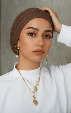 Turban Mode, Hijab Turban Style, Minimal Stil, How To Wear Hijab, Estilo Hijab, Turban Hijab, Stile Hijab, Head Wrap Styles, Jersey Hijab