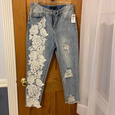 Womens Size Small Skinny Jeans. White Floral Crochet Detailing Down The Leg. Medium To High Waisted Fit. Not Stretchy, They Are A True Jean. I’m A Size 27-28 In Abercrombie And Ae For Reference And Bottom Heavy. Never Worn. Tags Still On Flannel Patched Jeans, Diy Lace Jeans, Patched Jeans Diy, Customized Jeans, Upcycled Sewing, Denim Jeans Ideas, Jeans With Lace, Upcycle Denim, True Jeans