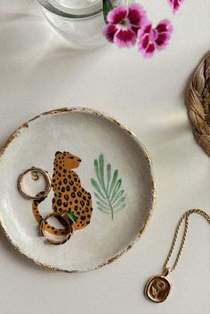 Leopard trinket dish for jewellery Clay Decor, Parcel Box, Handmade Packaging, Pottery Painting Designs, Keramik Design