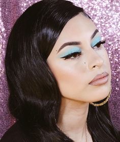 Chicana Lips, Chicana Feminism, Chicana Makeup, Chola Outfit, Chola Makeup, Eyeshadow Aesthetic, Mexican Makeup, 90s Makeup Look, 60s Vibes