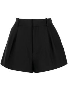 black logo plaque pleat detailing concealed front fastening two side slit pockets rear welt pocket thigh-length Dress Shorts Women, Farfetch Black Shorts, Black Shorts Outfit Night, Black Trouser Shorts, Black Tailored Shorts, Black Short Pants, Black Shorts Women, Black Pleated Shorts, Short Elegantes