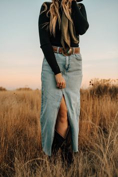 Western Denim Skirt Outfit, Outfits Carnaval, Classy Western Outfits, Western Winter Fashion, Western Cottagecore, Cowgirl Boutique, Grunge Western, Winter Date Outfits