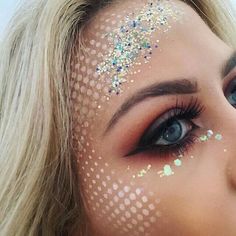 Ide Halloween, Mermaid Fairytale, Mermaid Photoshoot, Rave Halloween, Make Carnaval, Festival Face