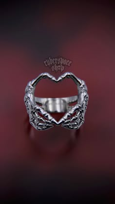 Skeleton Heart Ring ⛓ 100% solid 316L stainless steel 💦 Waterproof 🚫 NO green skin. NO tarnish. NO rust 🖐 Sizes 5-11 available Alt Rings Aesthetic, Gothic Accessories Jewellery, Afro Jewelry, Skeleton Jewelry, Bike Jewelry, Skeleton Ring, Skeleton Heart, Cool Ring, Pretty Jewelry Necklaces