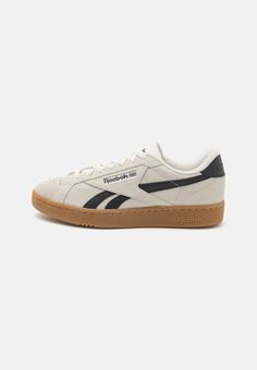 Reebok Classic CLUB C GROUNDS UK UNISEX TRAINERS - Trainers - chalk/core black/gum Reebok Club C Grounds, Rebook Shoes, Reebok Classic Club C 85, Reebok Classic Club C, 90s Sneakers, Reebok Sneaker, Sneakers Reebok, Reebok Classics, Streetwear Shoes