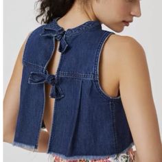 Cute Little Cropped Top ,Dark Denim Color.Pair With Your Favorite Jeans An Cardigan. Satijnen Blouses, Ropa Upcycling, Diy Vetement, Upcycle Jeans, Upcycled Fashion, Diy Blouse, Blouse Diy, Fashion Blouse, Fashion Blouse Design