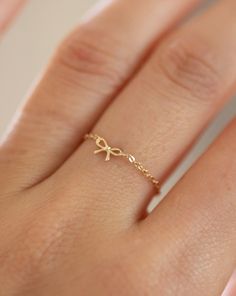 14k Bow chain ring – E&E PROJECT Bow Ring Design, Bow Gold Ring, Bow Ring Gold, Simplistic Jewelry, Gold Chain Ring, Hand Jewelry Rings, Preppy Jewelry, Pretty Jewelry Necklaces, Dainty Gold Rings