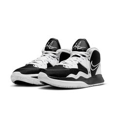 the nike air zoom basketball shoe in black and white