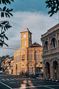 Old Town Phuket Thailand, Phuket Old Town Photography, Old Phuket Town, Phuket Thailand Aesthetic, Old Town Phuket, Resort Concept, Phuket Old Town, Phuket Thailand Travel, Phuket City