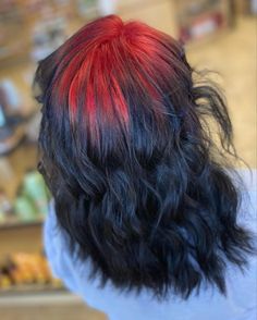 Red Roots To Black Hair, Red Root Black Hair, Red Dyed Roots On Black Hair, Ideas To Dye Your Hair Red, Red Snd Black Hair Ideas, Black Roots Red Ends Short Hair, Red Roots Black Hair Short, Colored Shadow Root Black Hair, Red Roots With Black Hair