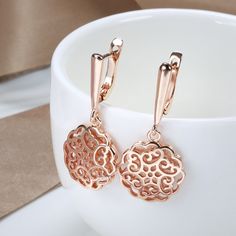 585 Gold Jewelry-New Vintage Hollow Geometric Pendant Earrings 585 Rose Gold for Women Lucky Knot Drop Clip Earrings Long Wedding Golden Jewelry is_customized: 1005003521147025 Types: Suitable For all Customer Style: TRENDY Style: Trendy Shape\pattern: Geometric Quantity: One Pair Pendant Length: 16mm Packing: only one free velvet cloth bag each package Origin: Mainland China Occasion: Party Occasion: Wedding,Engagement,Party,Anniversary N.W: 5.0g Metals Type: Copper Main Stone: Zircon Length: 35mm Item Weight: 5.0g Gender: Women Fine or Fashion: Fine Factory: Yes , Support Earring Type: Drop Earrings Packing Bubble Mail Sack*1 Velvet Bag*1 Bubble Paper*1 Gold For Women, Bubble Paper, Velvet Cloth, Golden Jewelry, Engagement Party Wedding, Cloth Bag, Geometric Pendant, Earrings Long, Velvet Bag