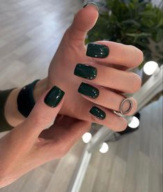 Short Square Acrylic Nails Dark Colors, Nail Dark Green, Dark Green Nails Acrylic, Dark Spring Nails, Nails Dark Green, Shellac Nails Fall, Dark Spring, Emerald Nails