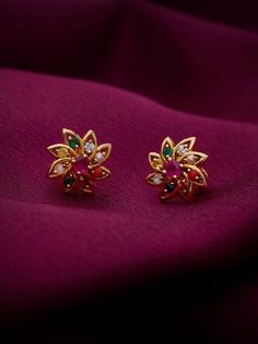 Aesthetic Ear Piercing, Ear Piercing Aesthetic, Gold Jhumka Earrings, Modern Gold Jewelry, Diamond Jewelry Store, Gold Necklace Indian Bridal Jewelry