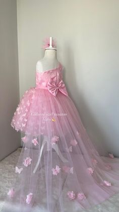 custom handmade dresses for your baby. Made with tulle. It is prepared with a soft cotton lining. It has a zipper on the back, very easy and comfortable to wear. 👉🏻 you can leave a message for more questions 👉🏻 It is a handmade dress that you can measure and customize. Very dense tulle layers are used, very fluffy, personalized color options are available, you can personalize ✈️Delivered to many countries within 1-5 days by express shipping 💝 Cute Tutu Dress With Bow For Baptism, Pink Tutu Dress With Bow For Birthday, Cute Pink Tulle Dress, Pink Tulle Dress With Bow, Pink Bow Dress For Birthday, Cute Dress With Pink Bow For Dress-up, Pink Dress With Bow For Birthday, Butterfly-shaped Tulle Dress For Dress-up, Butterfly Embroidered Party Dresses