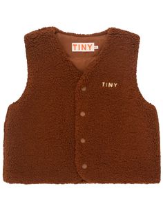 The Tiny Brown Quilted Vest is the perfect waistcoat for colder days, combining style and functionality. Made from soft, plush fleece in brown, the waistcoat has lightweight insulation, making it the perfect layering piece. The button fastening on the front and the TINY logo on the back add a unique touch, perfect for any occasion. Brown Sleeveless Vest For Cold Weather, Short Blouses, Bloomers Shorts, Tiny Cottons, Boys Swim, Quilted Vest, Stylish Kids, Cotton Pads