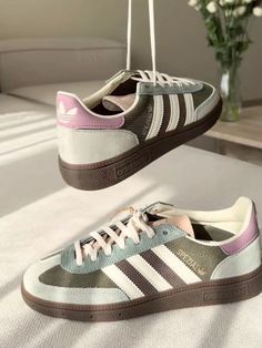 Adidas Samba Outfits, Samba Outfits, Adidas Samba Outfit, Look Winter, Samba Outfit, Pretty Shoes Sneakers, Skandinavian Fashion, Adidas Shoes Women