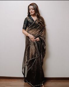 Gold Zari Saree, Trisha Saree, Black Organza Saree, Soft Organza Saree, Black Saree Blouse, Black Blouse Designs, Zari Saree, Trisha Krishnan, Plain Saree