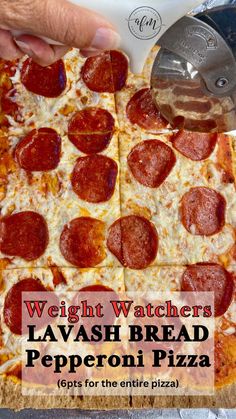 ww pizza, weight watchers pizza, weight watchers pizza recipes, ww pepperoni pizza, weight watchers pepperoni pizza, easy weight watchers pizza, lavash bread pizza Lavash Bread Pizza, Lavash Bread Ideas, Lavash Bread Recipe, Lavash Recipes, Weight Watcher Pizza Recipe, Weight Watchers Pizza, Lavash Bread