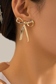 Luxury Heart Earrings For Valentine's Day Formal, Trendy Butterfly Knot Jewelry For Party, Trendy Bow Drop Earrings, Trendy Party Jewelry With Decorative Bow, Party Bow Earrings In Metal, Trendy Bow Earrings For Party, Trendy Party Earrings With Bow, Stylish Earrings Unique, Velvet Earrings