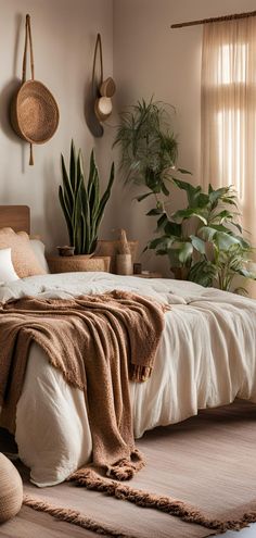 25 Boho Bedroom Ideas showcasing unique patterns and textures for a stylish room. Green And Wooden Bedroom, Pine Green Bedroom, Plant Boho Bedroom, Bedroom Accent Wall Green, Soft Bedroom Aesthetic, Green Bedding Aesthetic, Inviting Bedroom, Bedroom With Sitting Area, Soft Bedroom