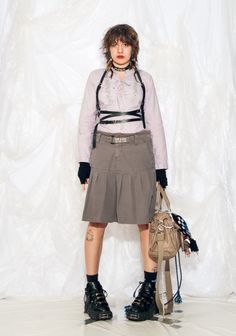 This utility cargo Y2K vintage skirt by G-Star Raw is hotter than a Nokia on fire. For a touch of Y2K nostalgia, pair this midi grey masterpiece with mood rings. Features: - five pockets - zip closure - 100% cotton - heavy fabric Every item we manage is cleaned and, when necessary, repaired, ensuring it arrives to you in top condition. This gem shows some overall signs of age and love. Our model, Szedi is 170 cm / 66.3" tall and she's a size L. Size: L / US 8 / UK 12 / IT 44 Other size info: Lab Low Rise Midi Skirt, Skirt Grunge, Mood Rings, Y2k Nostalgia, Utility Skirt, Mood Ring, Gem Show, Vintage Rock, Cargo Skirt