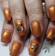 Get in the Turkey Day spirit with these creative Thanksgiving nail designs featuring everything from pumpkin pie to fall colors. November Nail Art, Animal Print Nails Art, Wood Nails