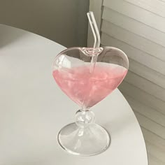 Unique Glassware, Love Shape, Cute Kitchen, Glass Straws, Botol Air, Cute Home Decor, Beer Mugs