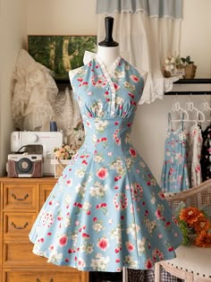 This price includes a dress and a free bowknot hairclip (not for sale), others are not included.   	 		 			Size 			S 			M 			L 			XL 			2XL 		 		 			Waist 			62-70 			68-76 			74-82 			80-88 			86-94 		 		 			Full Length 			90 			91 			92 			93 			94 Cute Fitted Sleeveless Vintage Dress, Vintage Summer Dresses With Bow, Retro Spring Dresses With Bow, Vintage Sleeveless Dress With Bow, Summer Vacation Dress, Strawberry Outfit, Apron Ideas, Kids Party Wear Dresses, Designs Dress