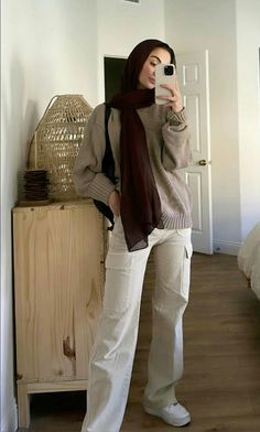 #outfits #uni #aesthetuc #chic #cuteness Muslimah School Outfit, Hijabi Minimalist Style, Hijabi Sweater Outfit, Hijab College Outfit, Uni Outfits Hijab, Hijabi Uni Outfits, Hijab University Outfit, Modest Uni Outfits