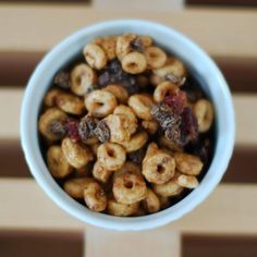 We rounded up healthier recipes for the classics so you can get your snack on during the big game. Healthy Super Bowl Snacks, Healthy Super Bowl, Trail Mix Recipe, Cranberry Chocolate, Super Bowl Snacks, Healthy Travel Snacks, Healthy Superbowl, Healthy Superbowl Snacks, Trail Mix Recipes